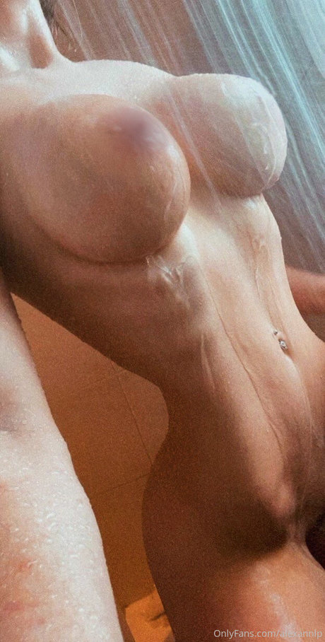 Alex Ann Lavigne Pelletier