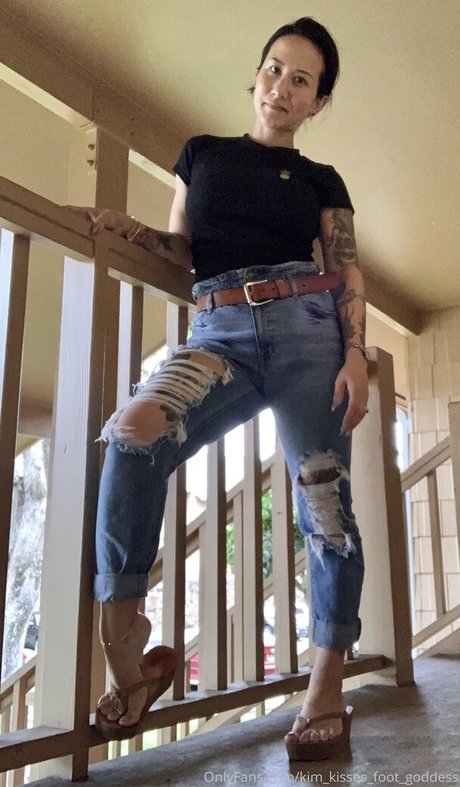 Kimkissesfootgoddess