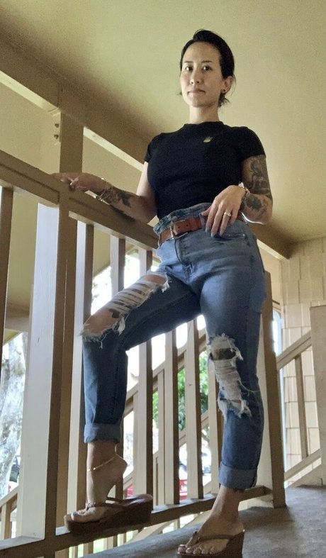 Kimkissesfootgoddess