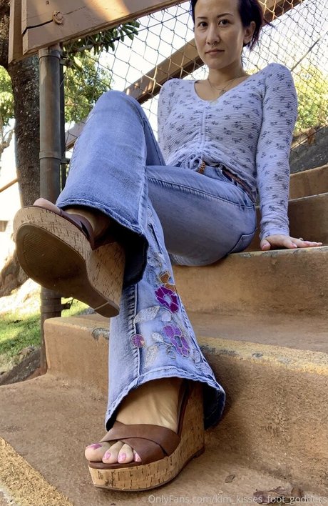 Kimkissesfootgoddess