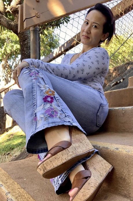 Kimkissesfootgoddess