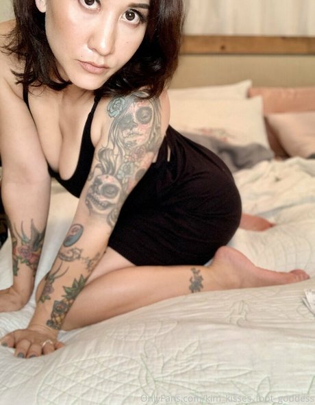 Kimkissesfootgoddess