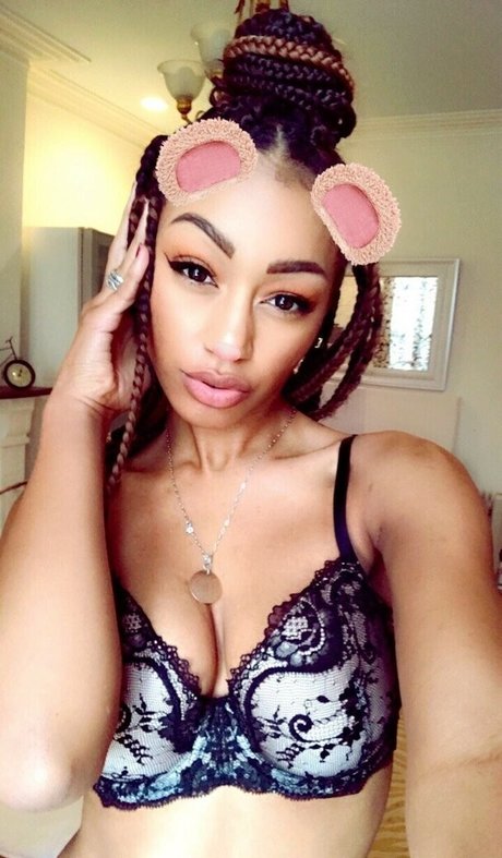 Nia Simone