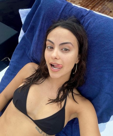 Camila Mendes