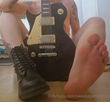 Sweatygamingfeet