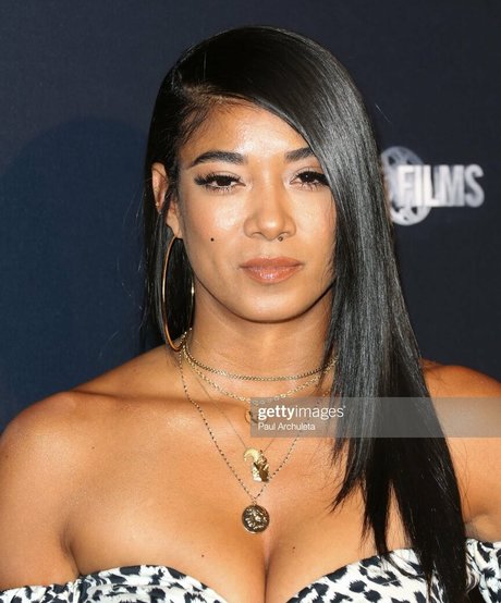 Mila J