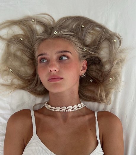 Elena Zoe
