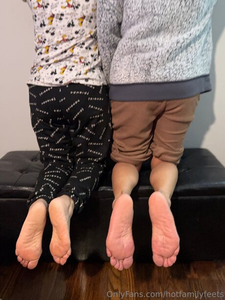 Hotfamilyfeets