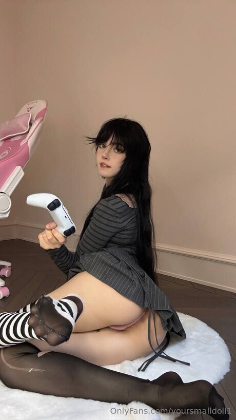 Yoursmalldoll1