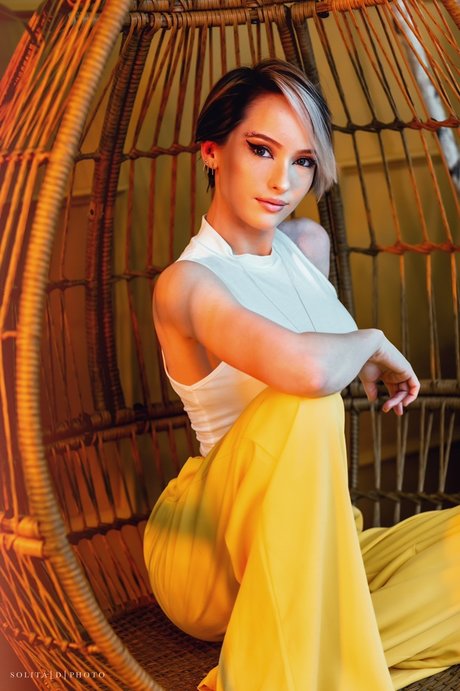 Thedaberrytwins Alex And Leah