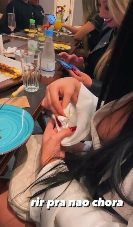 Bella Angel Dezoitou