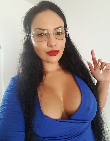 Ezada Sinn