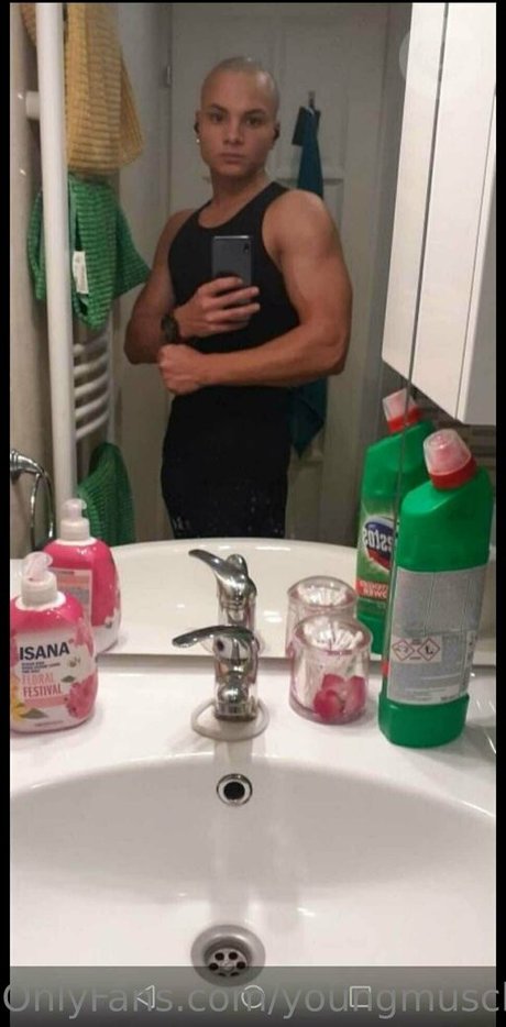 Youngmusclegrowingboy