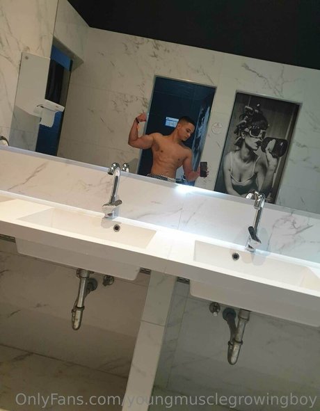 Youngmusclegrowingboy