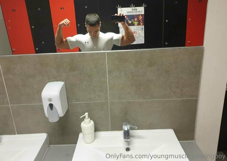 Youngmusclegrowingboy