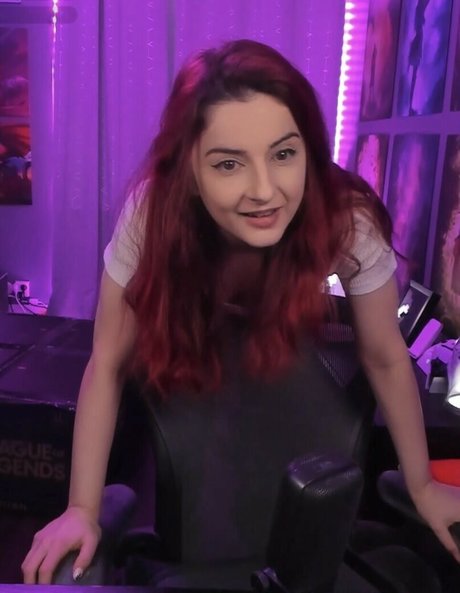 Anniefuchsia