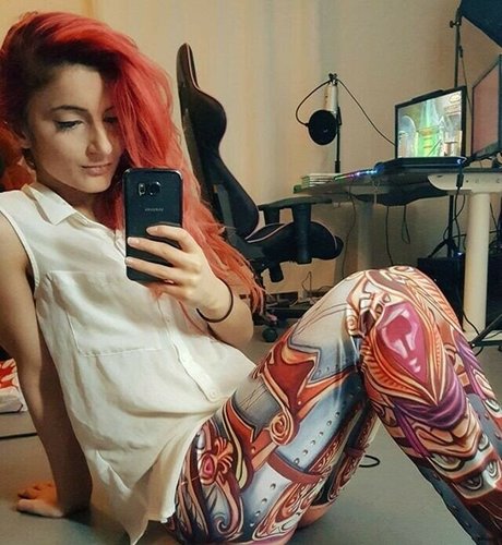Anniefuchsia
