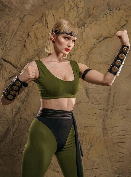 Mortal Kombat Erotic Cosplay