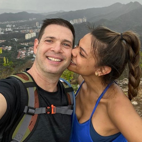 Una Pareja De Locos En Este Mundo