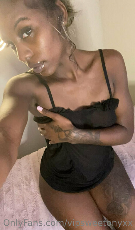 Vipsweetonyxx