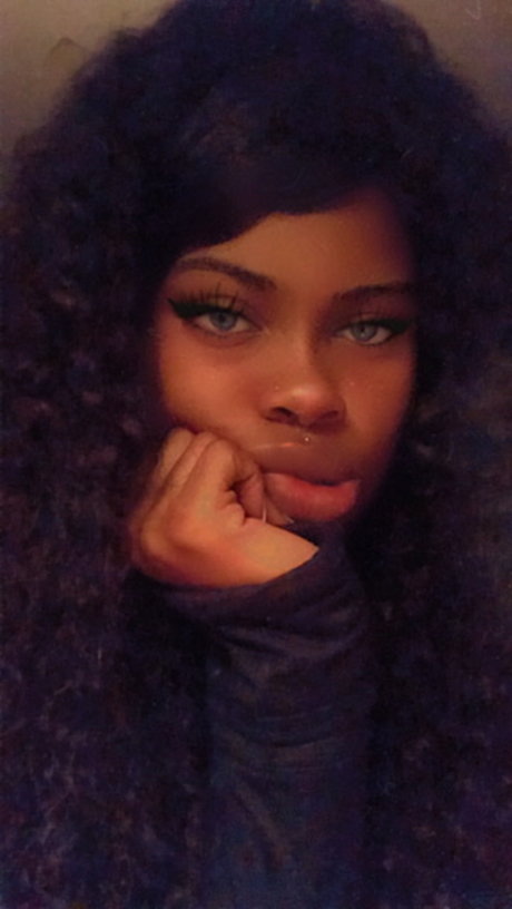 S O L I T A B O M B S H E L L S