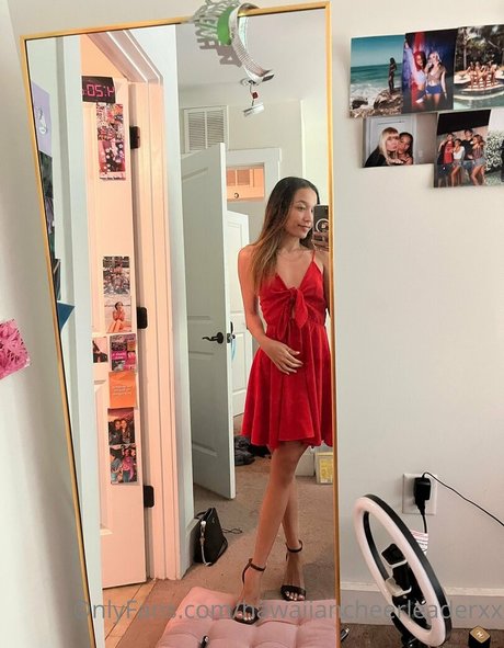 Hawaiian Cheerleader