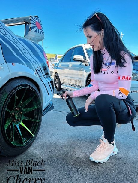 Miss Black Van Cherry