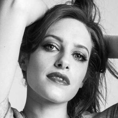 Carly Chaikin