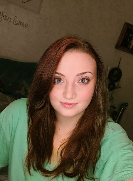 Sarahyournaughtygirl69