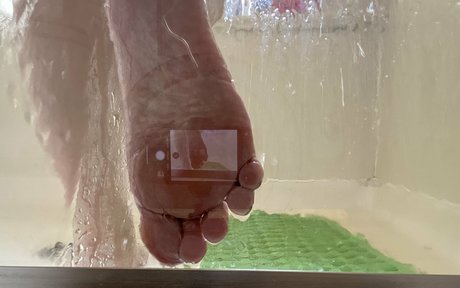 Youlovemyfeettrample