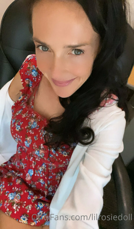 Lilrosiedoll