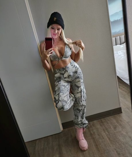 Lacey Evans