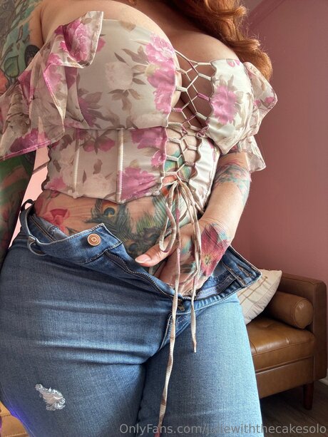 Juliewiththecakepeeks