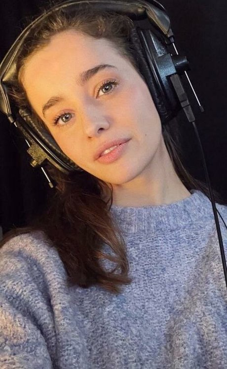 Holly Earl