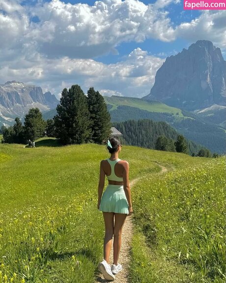 Alexandra Saint Mleux