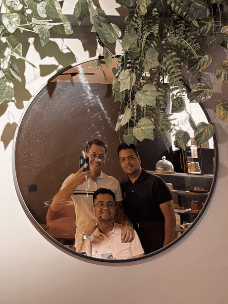 Trinovios  Trieja Gay