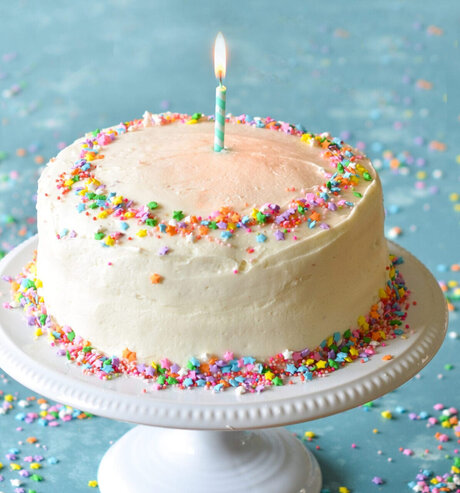 Two Girls Ampamp A Cake 