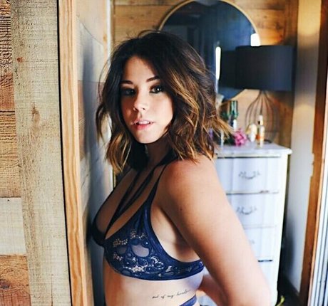 Jillian Rose Reed