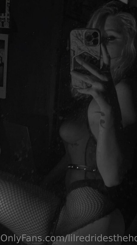 Lilredridesthehood