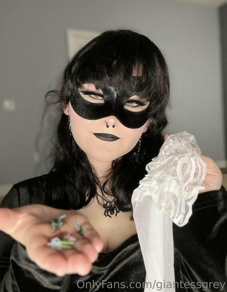 Giantessgrey
