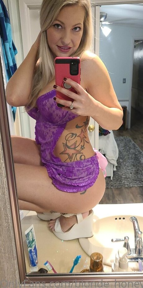 Blondehoney22