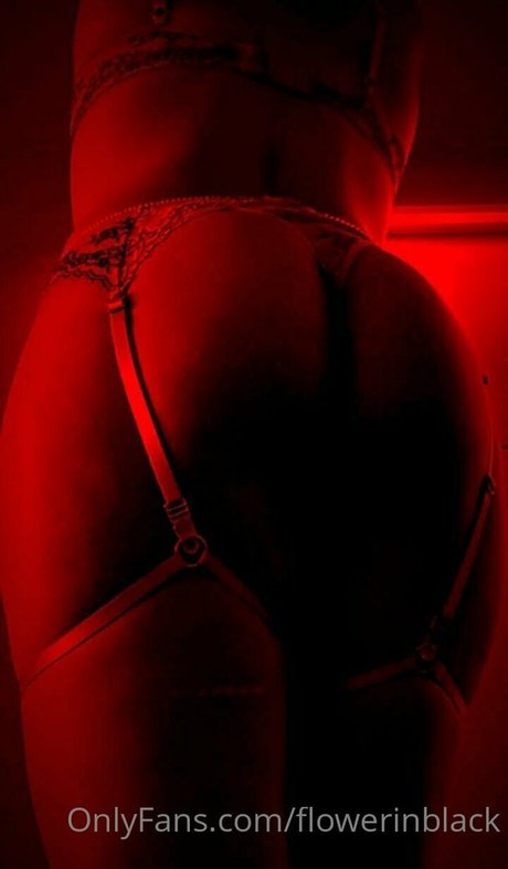 Flowerinblack