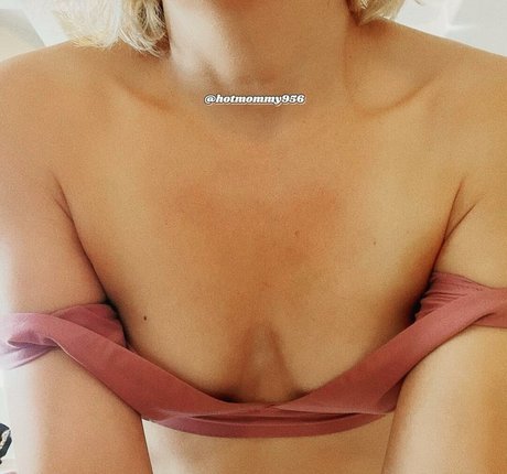 Hotmommy956