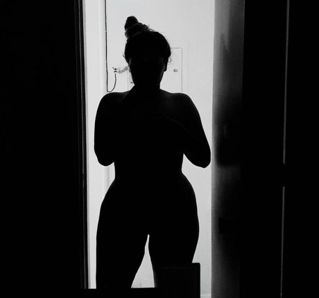 Miabellydancerofficial