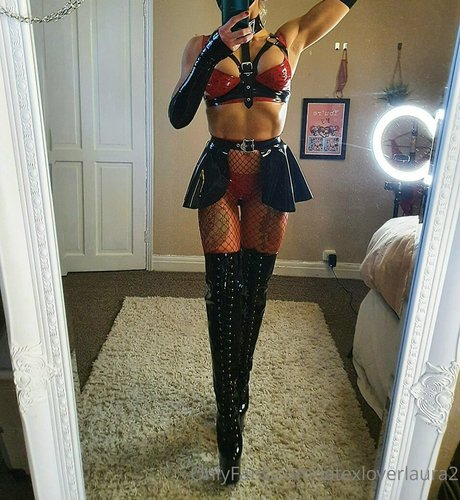 Latexloverlaura2