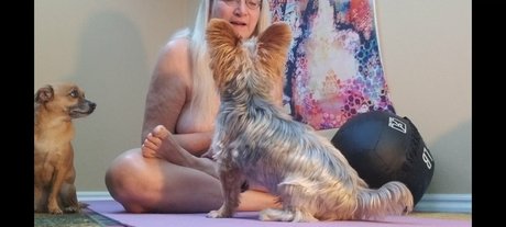 Nakedyoganakedyoga