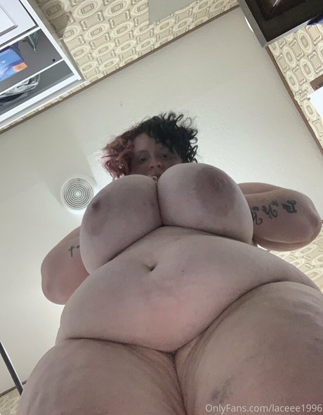 Laceee1996