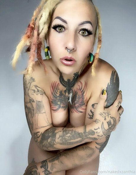 Nakedxzanthia