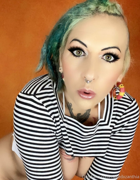 Nakedxzanthia