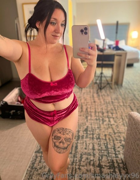 Smashleyyx96  nude leaked OnlyFans photo